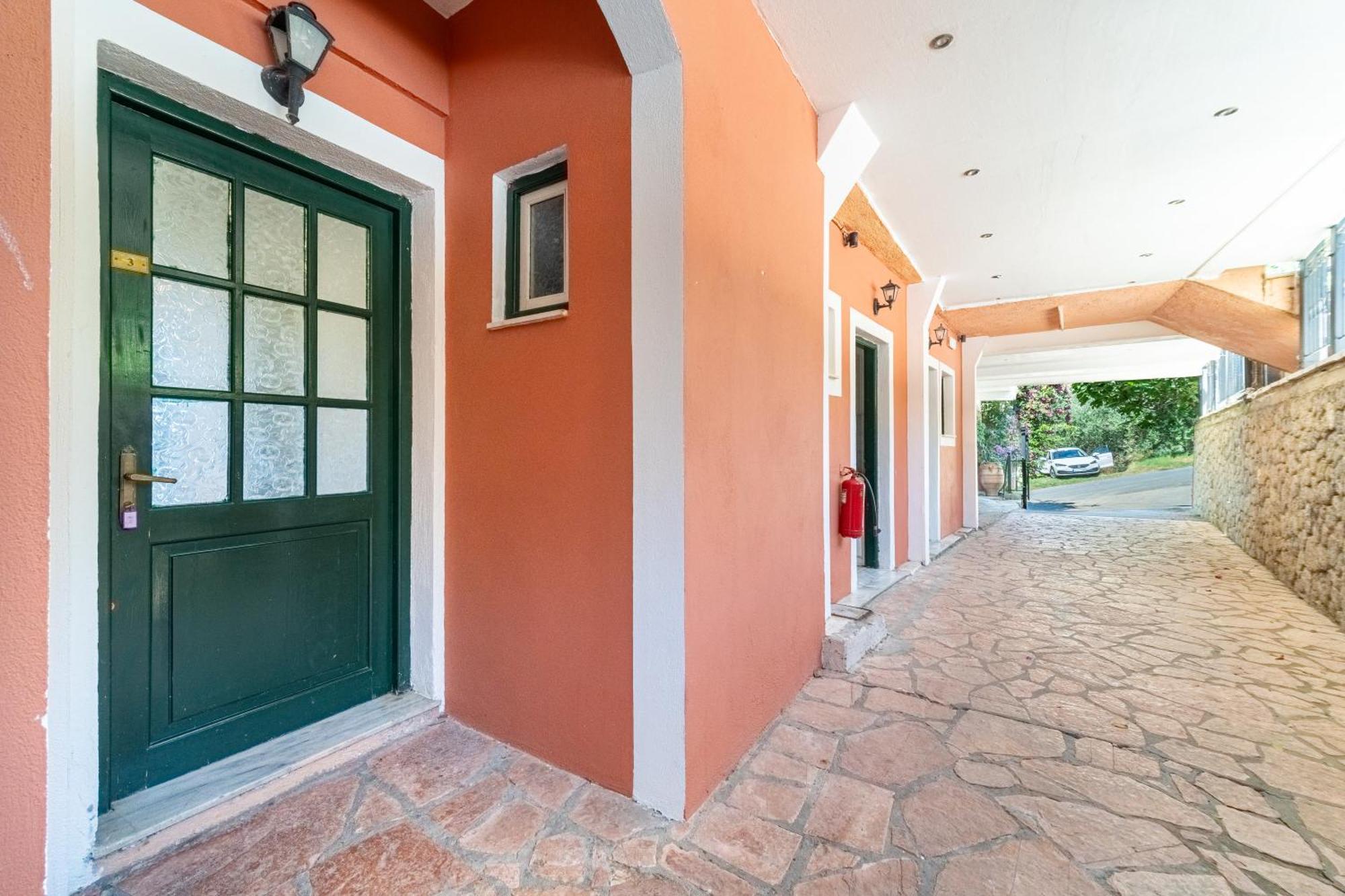 Arianna Studio Ground Floor 3 ปาเลโอกัสไตรซา ภายนอก รูปภาพ